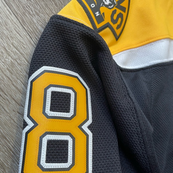 Boston Bruins Jersey - Picture 5 of 7